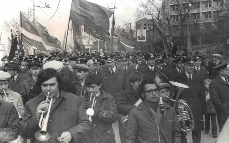 Фото В Новосибирске опубликованы кадры ноябрьских митингов в СССР 4